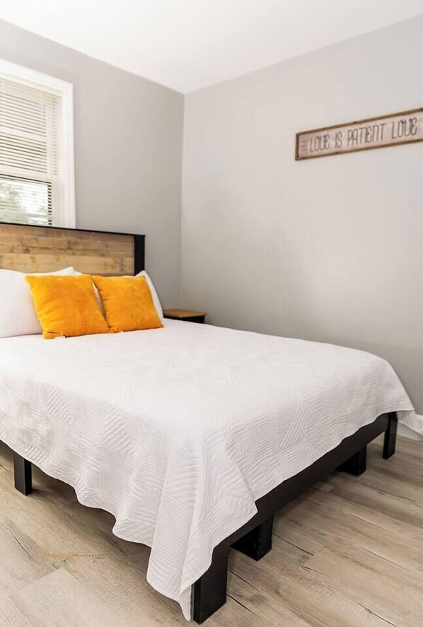 4 bedrooms, desk, iron/ironing board, WiFi