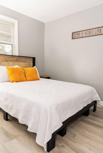 110-Acre Farm Stay Lake Anna | Sleeps 14