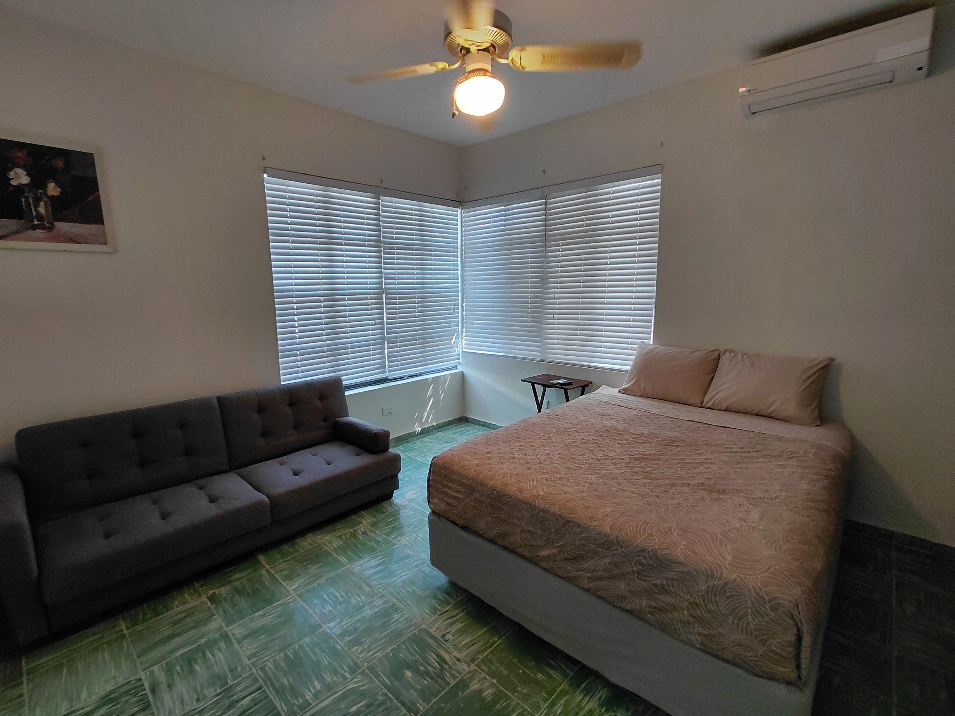 3 chambres, fer et planche à repasser, Wi-Fi gratuit, draps fournis