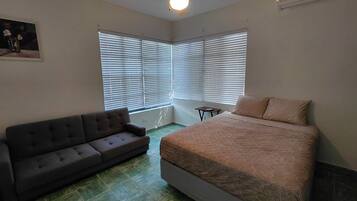 3 chambres, fer et planche à repasser, Wi-Fi gratuit, draps fournis