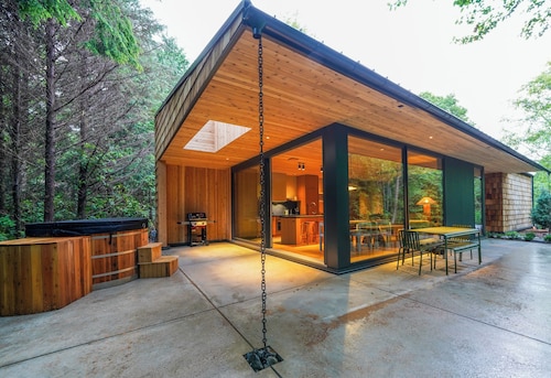 New-The Cedar House-Your Private Coastal Retreat!