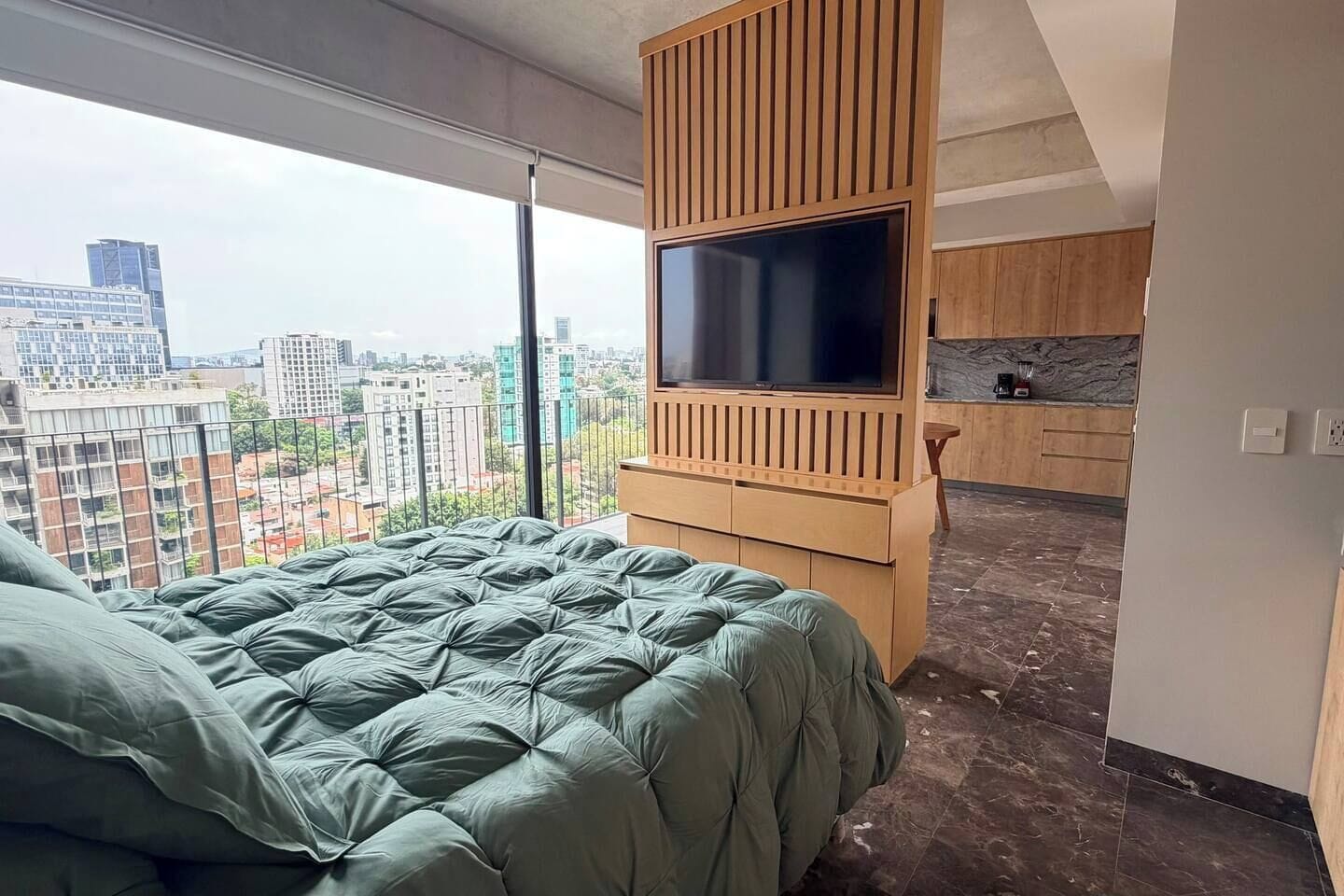 1 bedroom, desk, WiFi