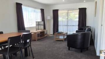 Apartment, 2 Bedrooms, Patio, Courtyard View | Interior