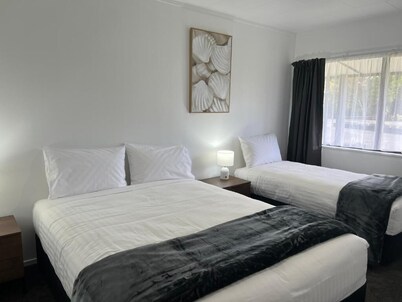 Magnolia Court Motel