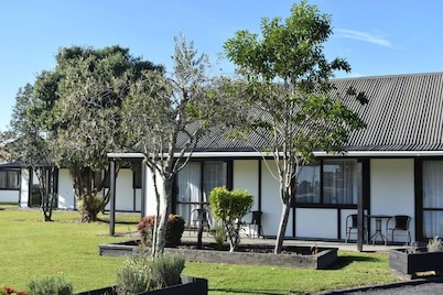 Magnolia Court Motel