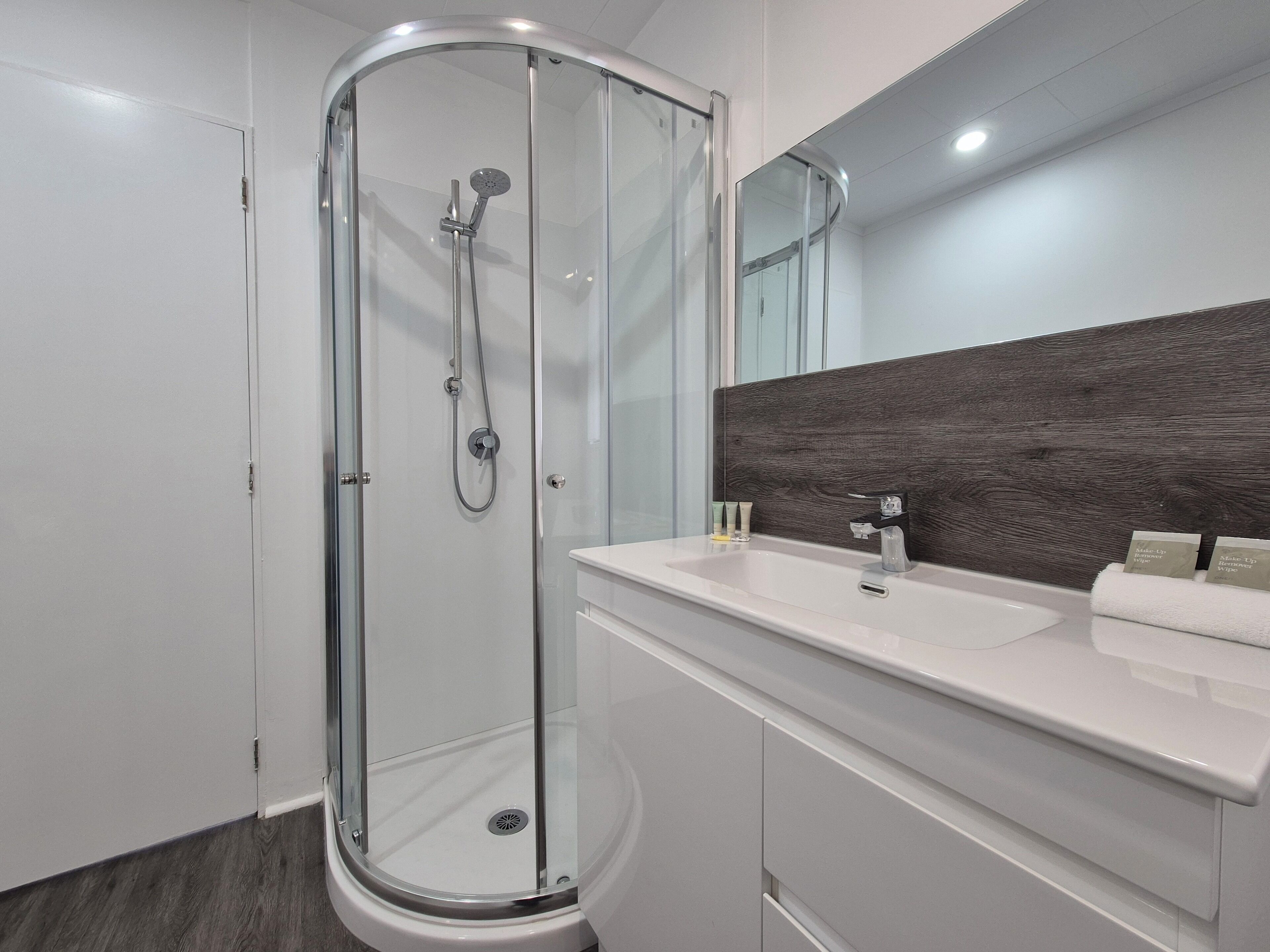 Apartment, 1 Bedroom, Patio, Courtyard View | Bathroom