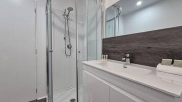 Apartment, 1 Bedroom, Patio, Courtyard View | Bathroom