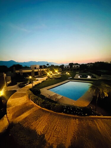 Beautiful villa 45 minutes from Monterrey with 3 pools, as well as paddle tennis, soccer, and basketball courts