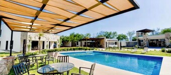 Beautiful villa 45 minutes from Monterrey with 3 pools, as well as paddle tennis, soccer, and basketball courts