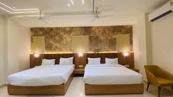Super Deluxe Family Room | Desk, laptop workspace, rollaway beds, free WiFi