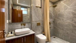 Luxury Family Room | Bathroom