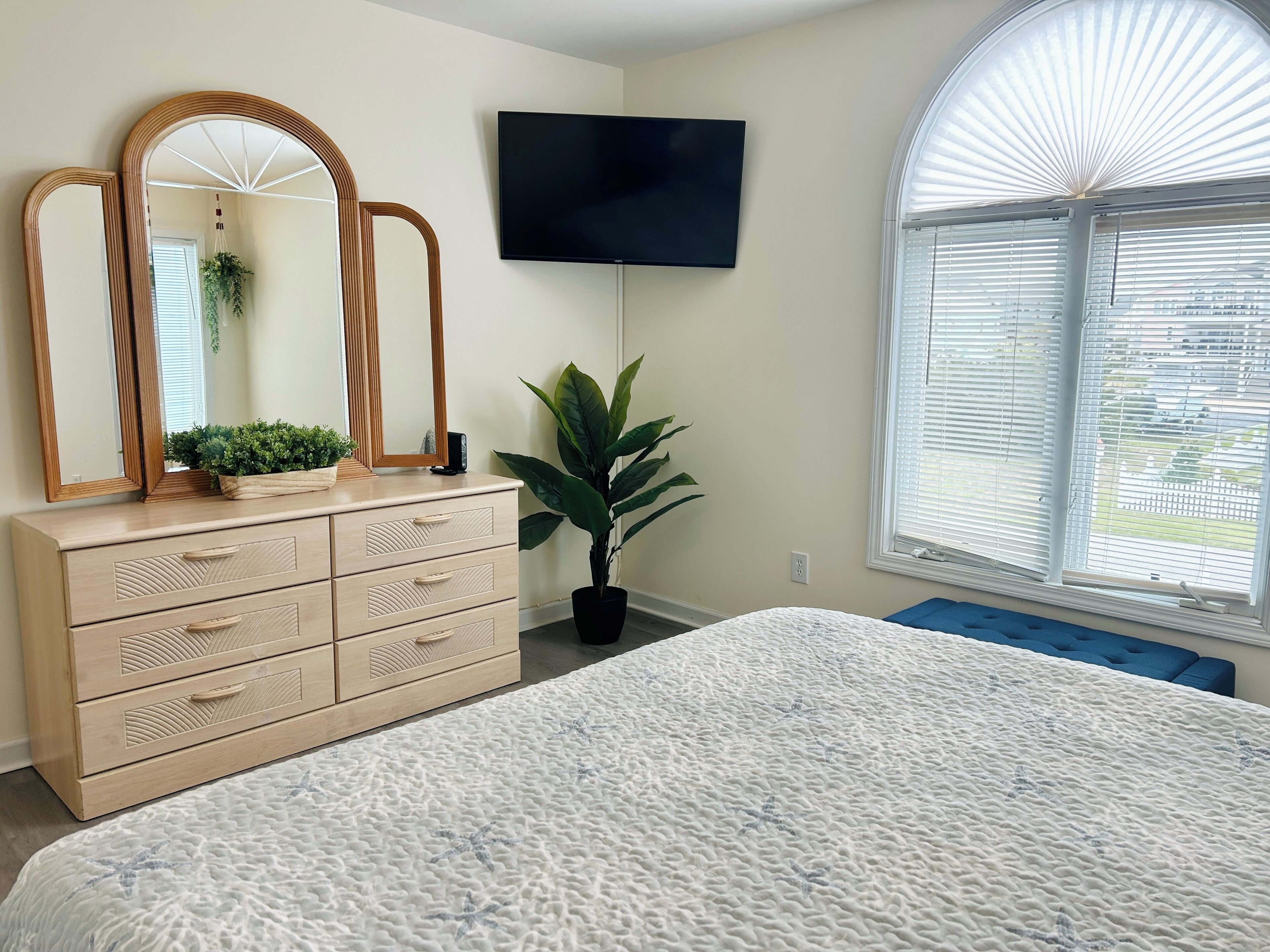 4 Schlafzimmer, Bügeleisen/Bügelbrett