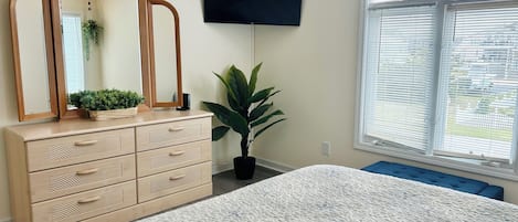 4 Schlafzimmer, Bügeleisen/Bügelbrett