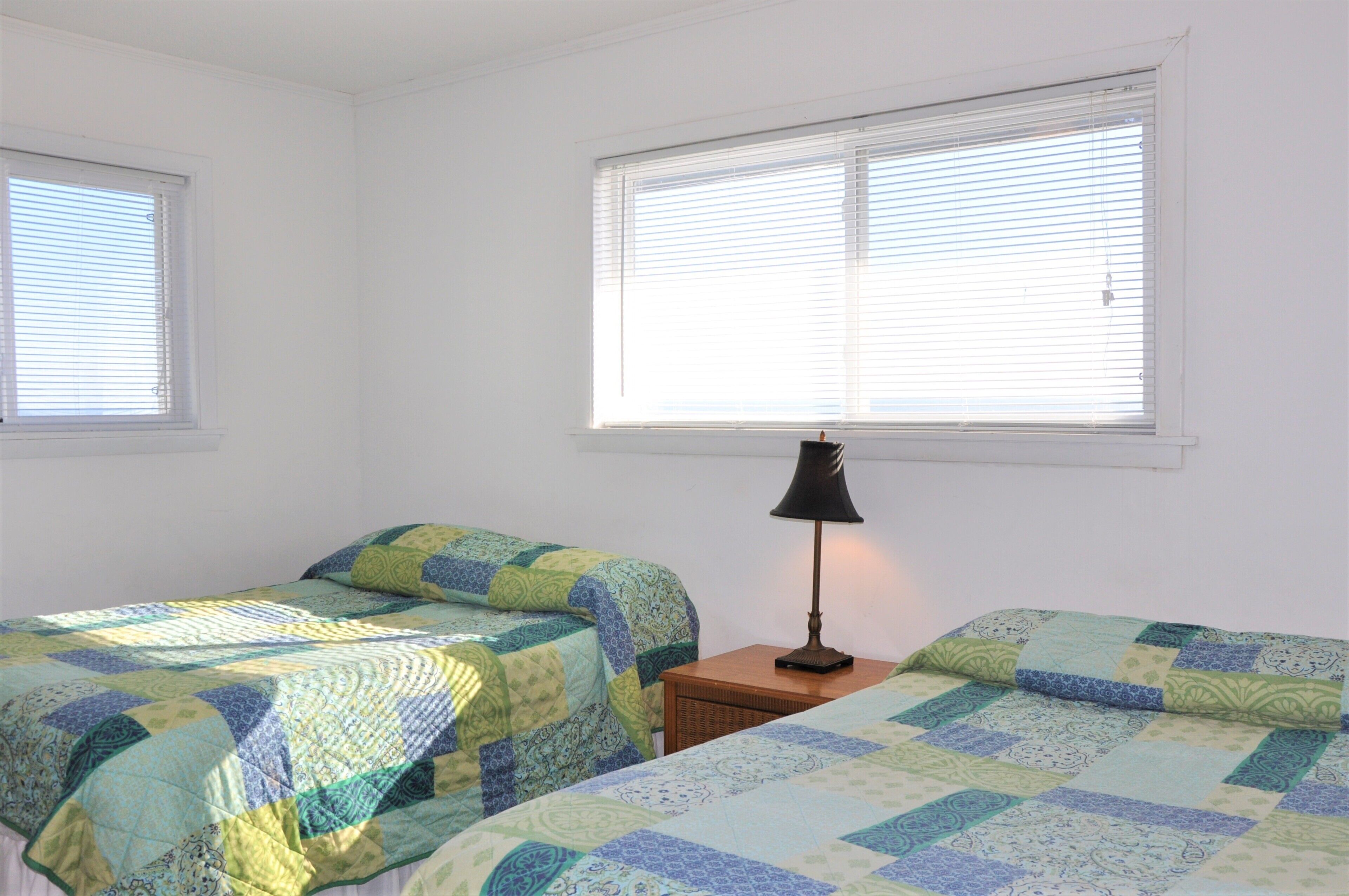 3 habitaciones y tabla de planchar con plancha 