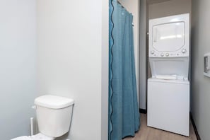 Shower, hair dryer, towels, shampoo