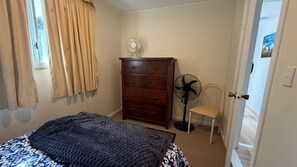 4 bedrooms, bed sheets