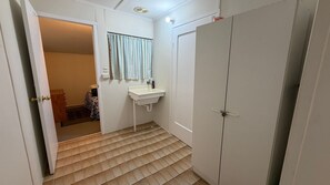 Shower, towels