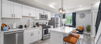 Modern 2BR Retreat • Free Parking • Near Philly Zoo