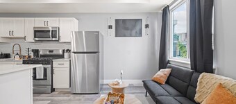 Modern 2BR Retreat • Free Parking • Near Philly Zoo