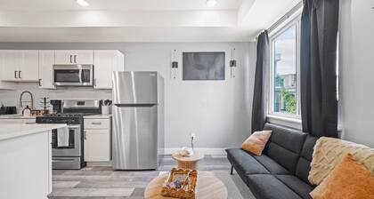 Modern 2BR Retreat • Free Parking • Near Philly Zoo