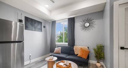 Modern 2BR Retreat • Free Parking • Near Philly Zoo