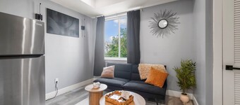 Modern 2BR Retreat • Free Parking • Near Philly Zoo