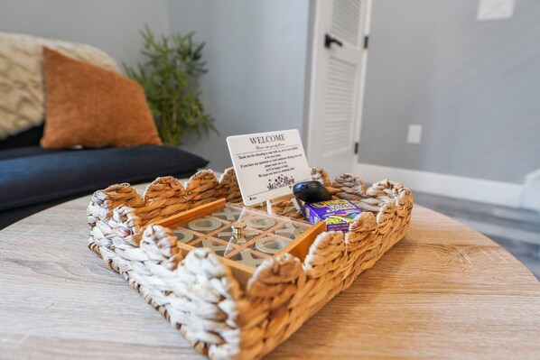 A wicker tray with a welcome sign on a wooden table. - Modern 2BR Retreat • Free Parking • Near Philly Zoo (Philadelphia)
