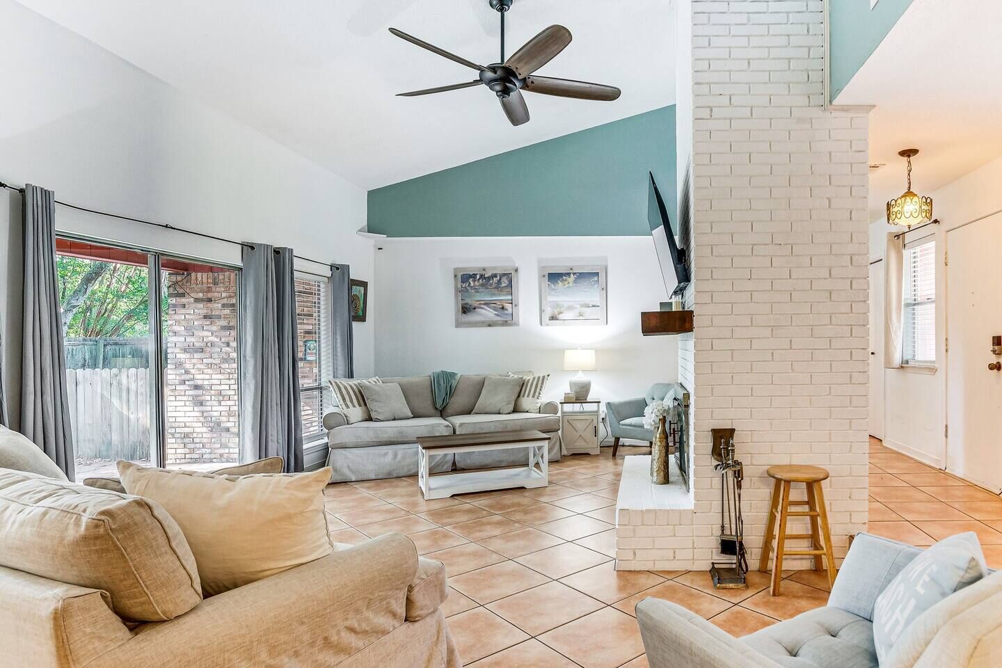 Pet-friendly Family Getaway Near Two Beaches - Pensacola Beach, FL