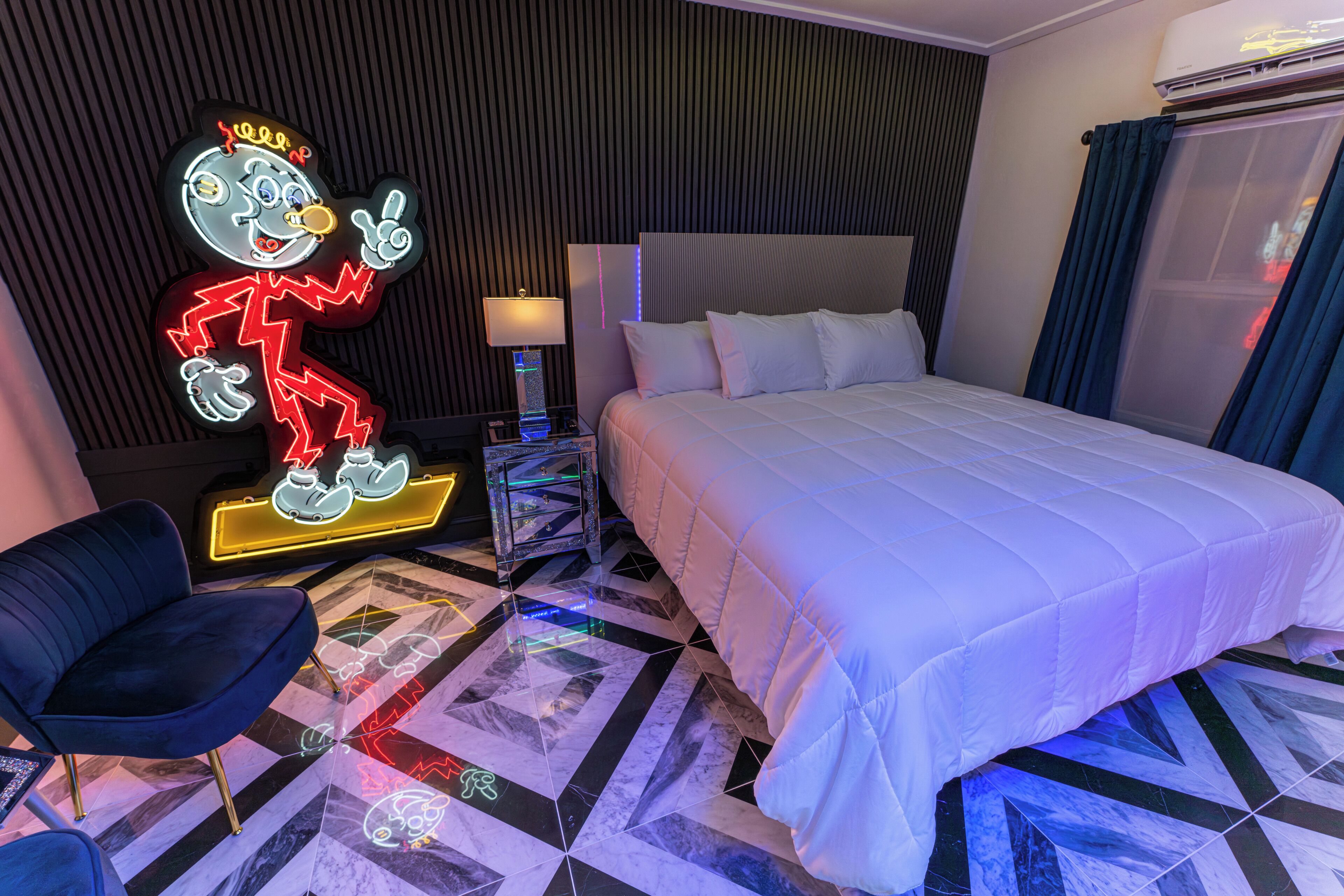 Elite Single Room, 1 King Bed, Courtyard View