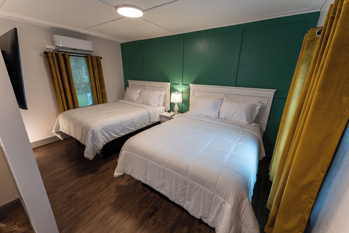 Double Room, 2 Queen Beds, Courtyard View