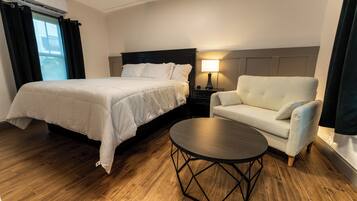 Deluxe Single Room, 1 King Bed, Courtyard View | Blackout curtains, soundproofing, iron/ironing board, free WiFi
