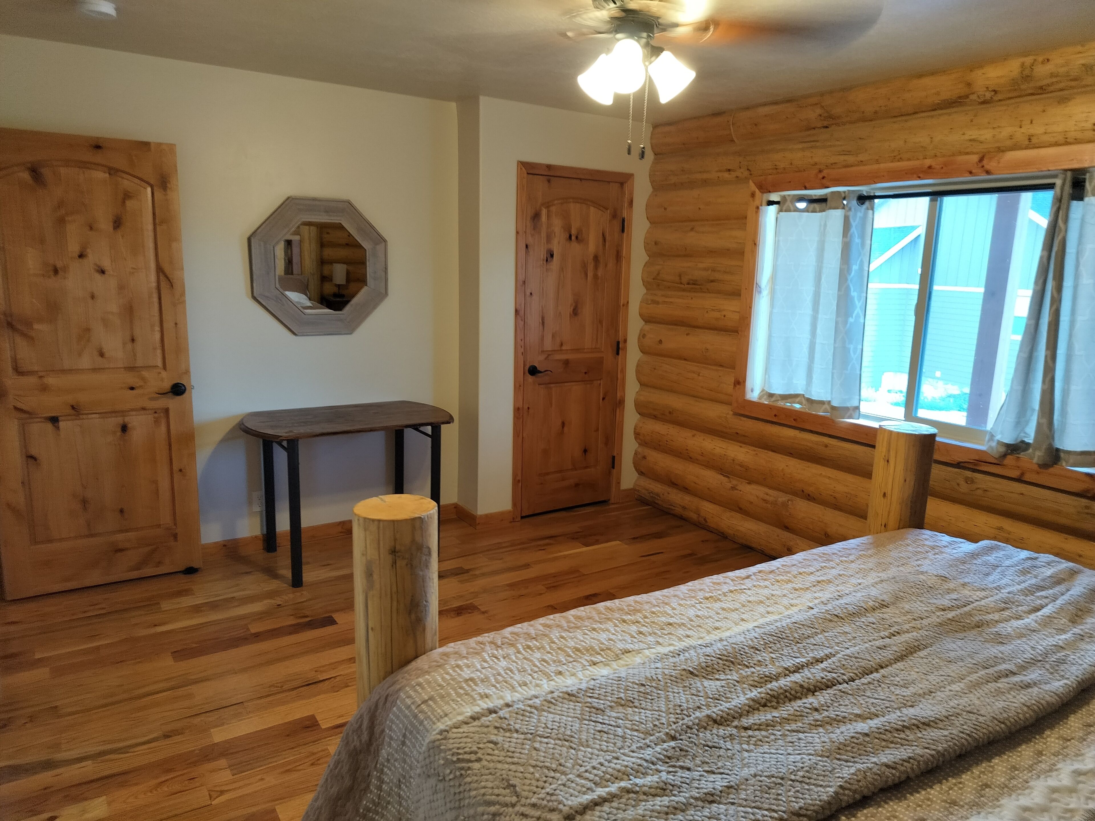 5 bedrooms, iron/ironing board, WiFi, bed sheets