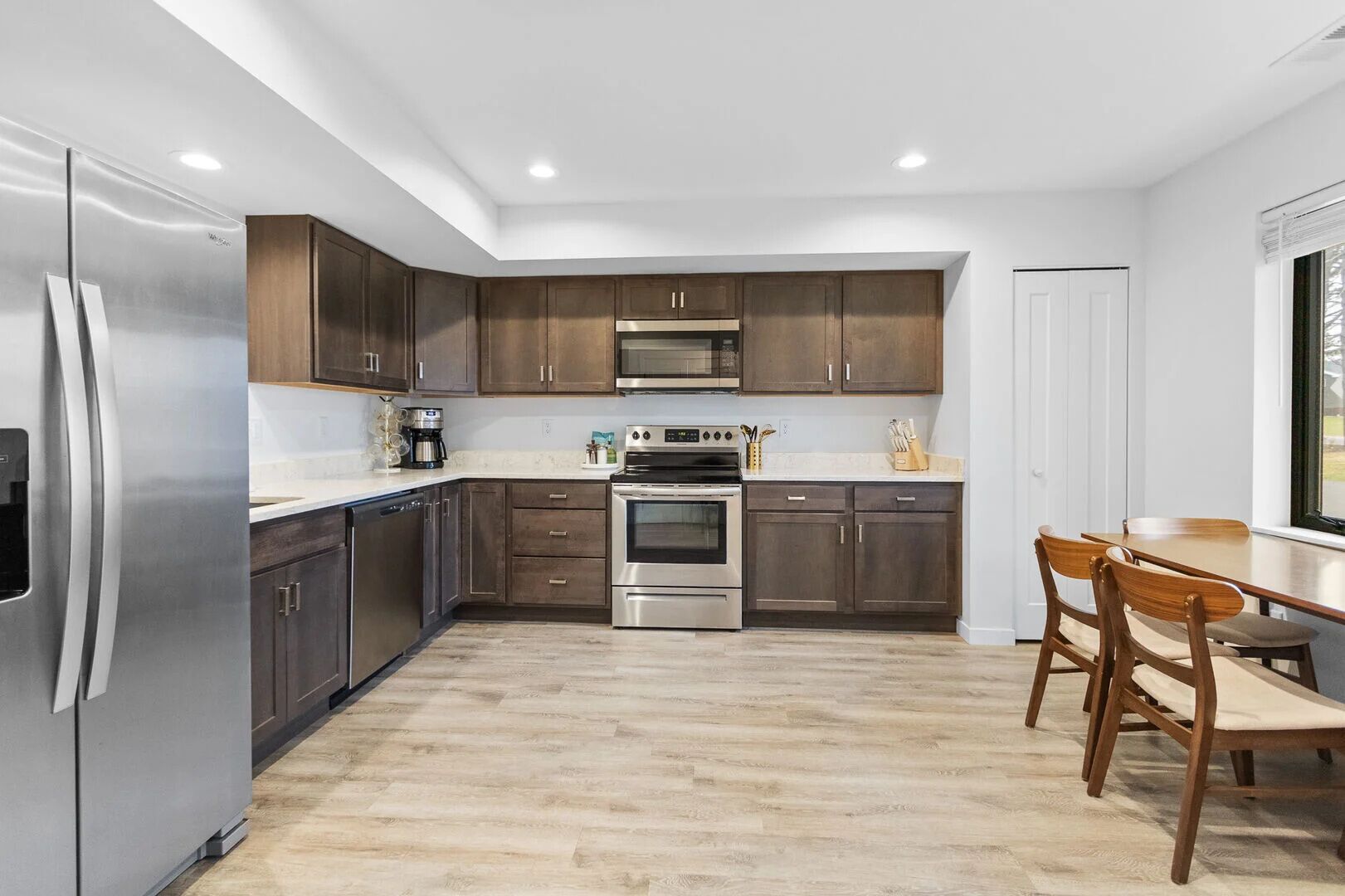 Coffee/tea maker, fridge, microwave, oven