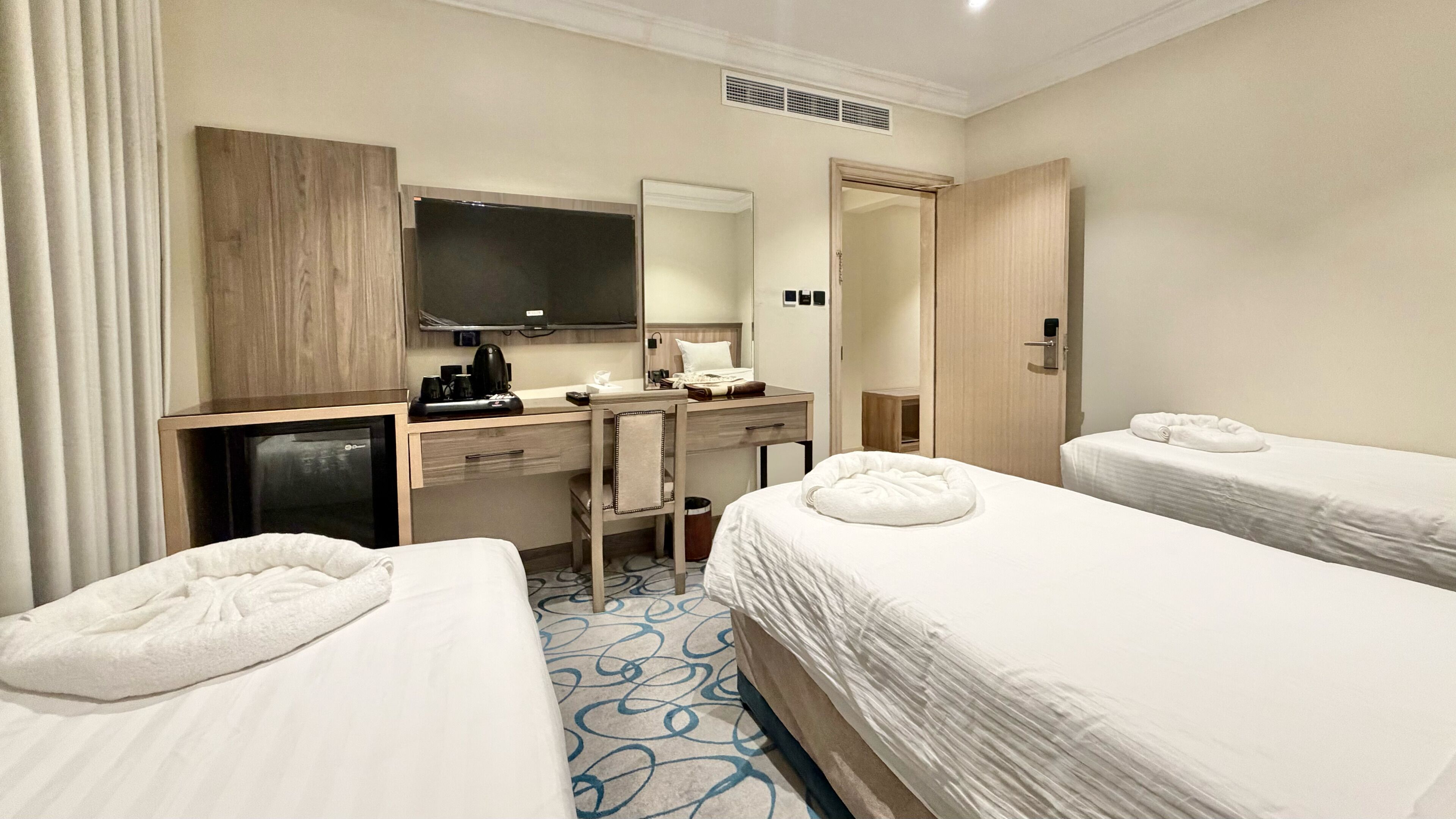 ห้องทริปเปิล | โต๊ะทำงาน, พื้นที่ทำงานแบบใช้แล็ปท็อป, Wi-Fi ฟรี, ผ้าปูที่นอน