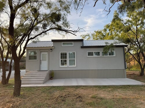 2-bedroom tiny home w/2 rv spots in Hawley