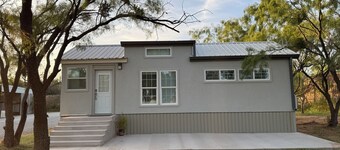 2-bedroom tiny home with 2 rv spots available Hawley