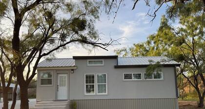 2-bedroom tiny home w/2 rv spots in Hawley