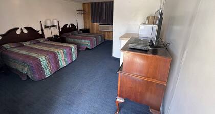 Cozy 1-bedroom Lodge 112 in serene Four Oaks with AC