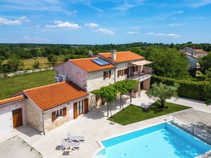 A two-story stone house with a swimming pool, outdoor seating, and a view of the surrounding landscape. - Villa Marija Pekici (Istria - Svetvinčenat) (Svetvinčenat)