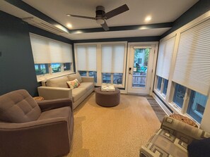 Smart TV - Walk to the Beach and Boardwalk, Sleeps 13, Pool: Newly Renovated (Bethany Beach)