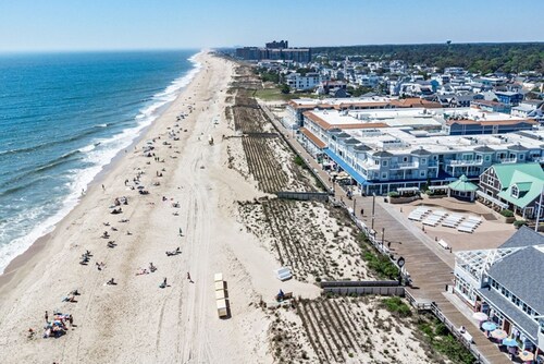 Walk to the Beach and Boardwalk, Sleeps 13, Pool: Newly Renovated