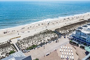 Beach - Walk to the Beach and Boardwalk, Sleeps 13, Pool: Newly Renovated (Bethany Beach)