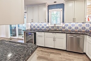 Private kitchen - Walk to the Beach and Boardwalk, Sleeps 13, Pool: Newly Renovated (Bethany Beach)