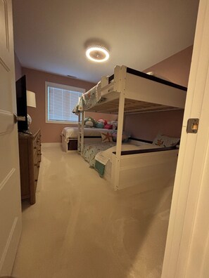 3 bedrooms, WiFi - Walk to the Beach and Boardwalk, Sleeps 13, Pool: Newly Renovated (Bethany Beach)