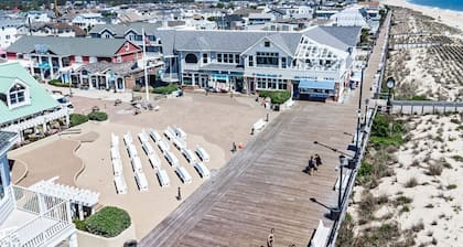 Walk to the Beach and Boardwalk, Sleeps 13, Pool: Newly Renovated