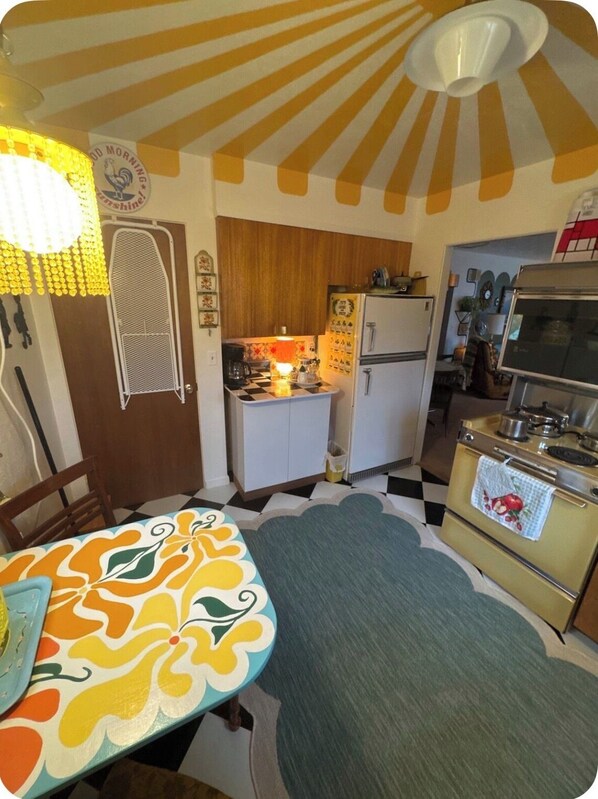 Private kitchen - Travel back in time to the vintage Chokecherry Jam House (Plentywood)