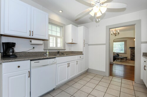 Prime location near downtown-minutes to Market area, Truist Point, and HPU