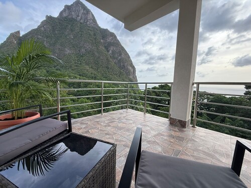 Peaceful fully furnished, air-conditioned 2-bedroom apartment in Soufriere