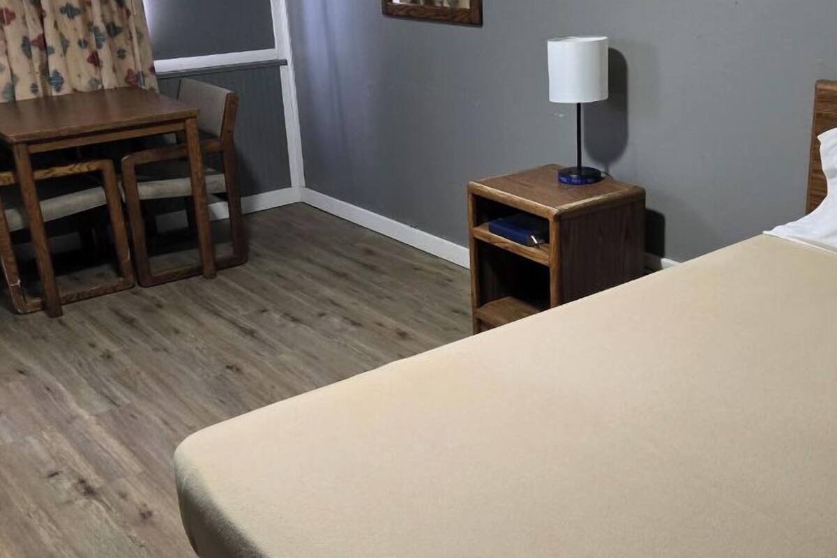 Standard Single Room, Mountain View | WiFi (free)