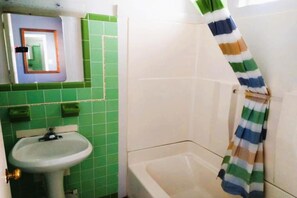 Bathroom - Desert Inn and RV (Shoshoni)
